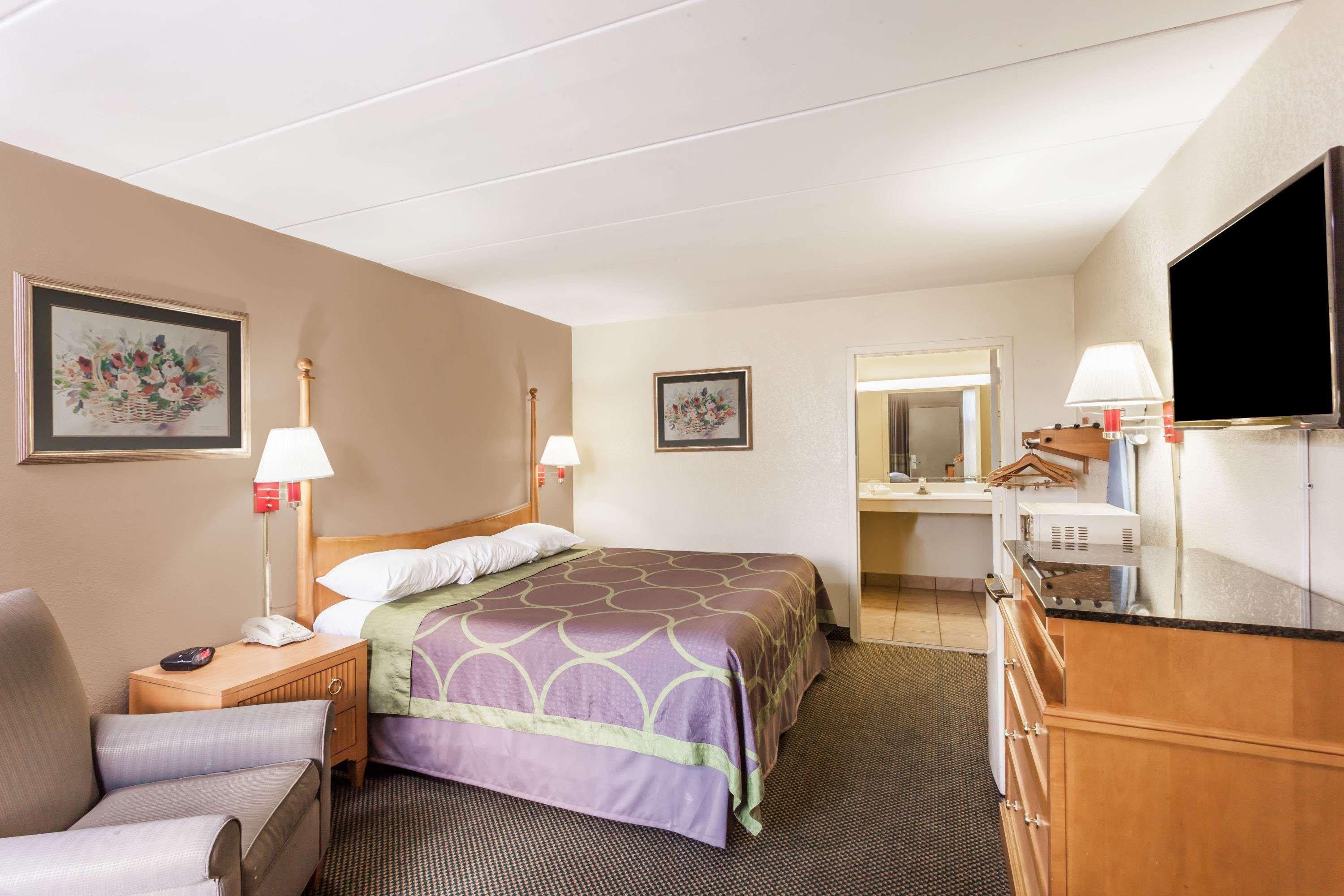 Super 8 By Wyndham Manassas Hotel Eksteriør billede