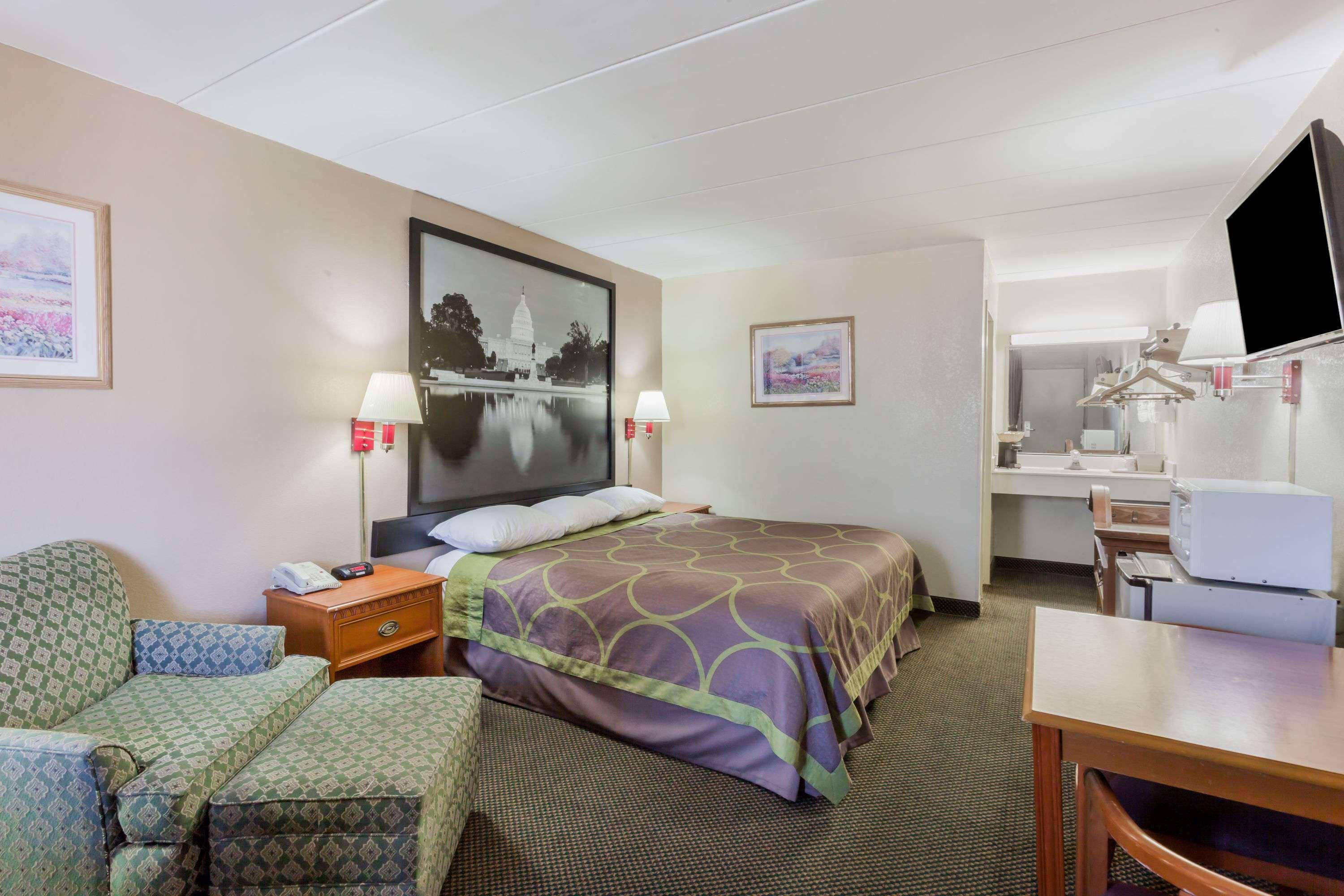 Super 8 By Wyndham Manassas Hotel Eksteriør billede