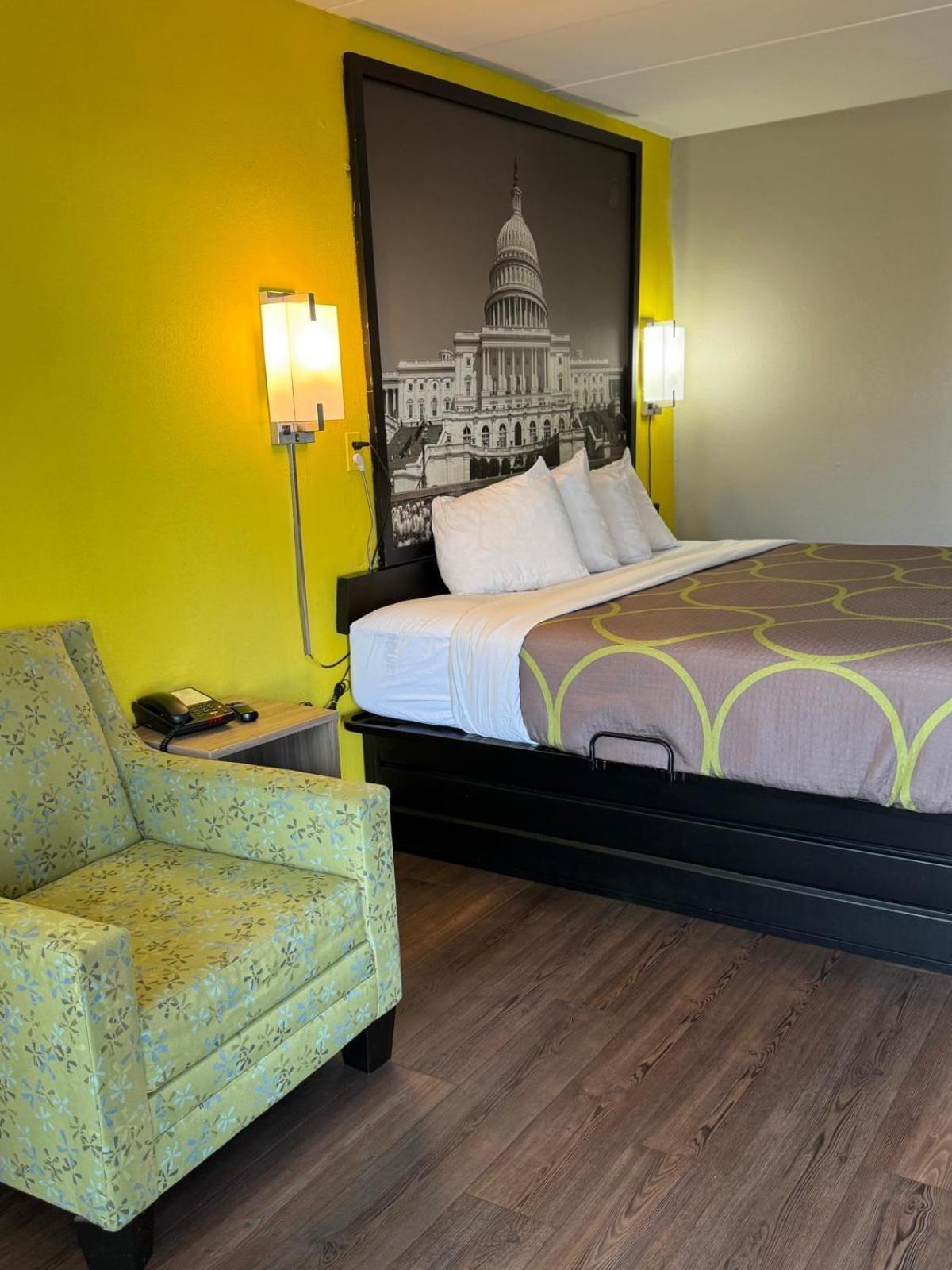 Super 8 By Wyndham Manassas Hotel Eksteriør billede