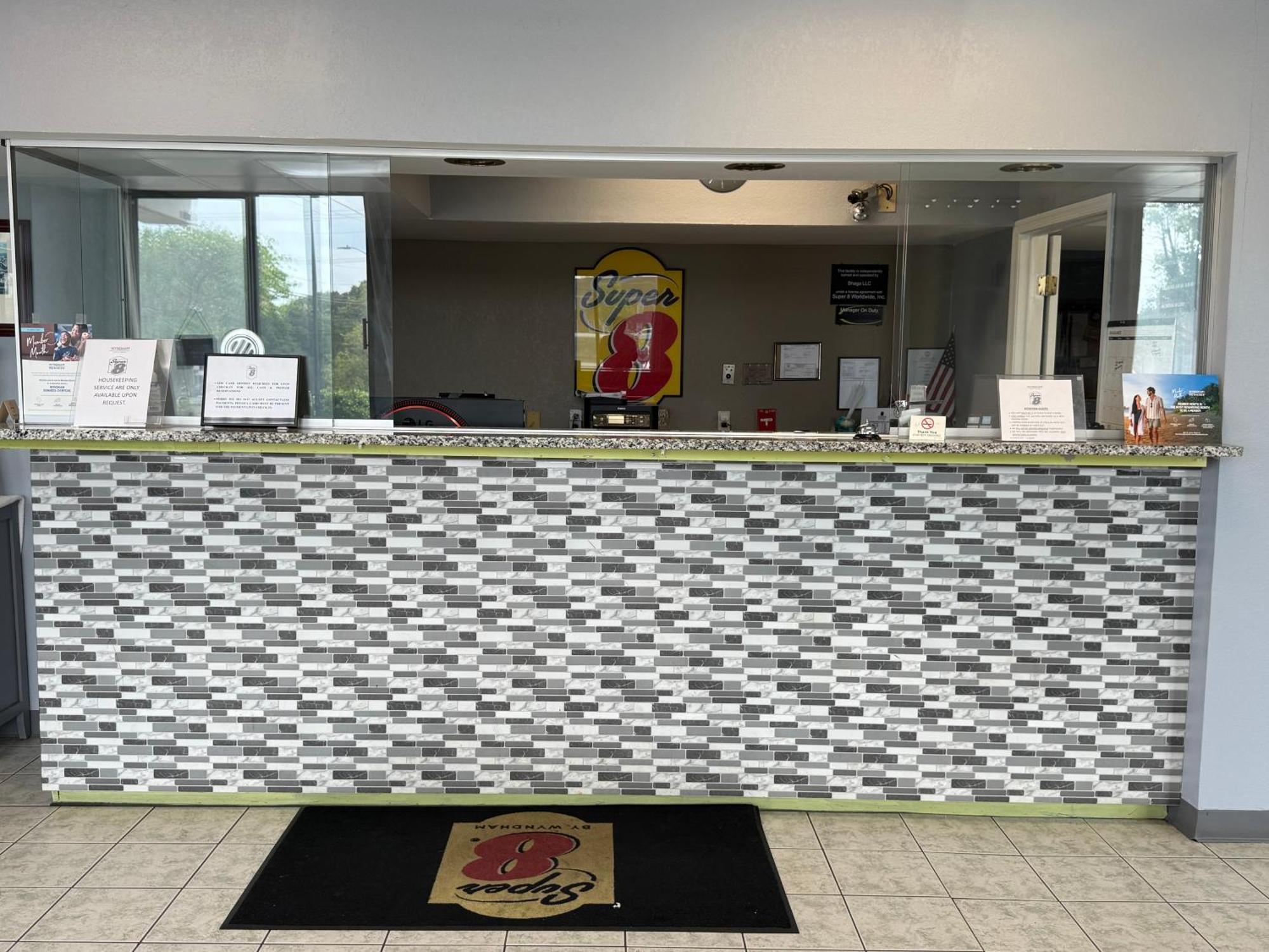 Super 8 By Wyndham Manassas Hotel Eksteriør billede