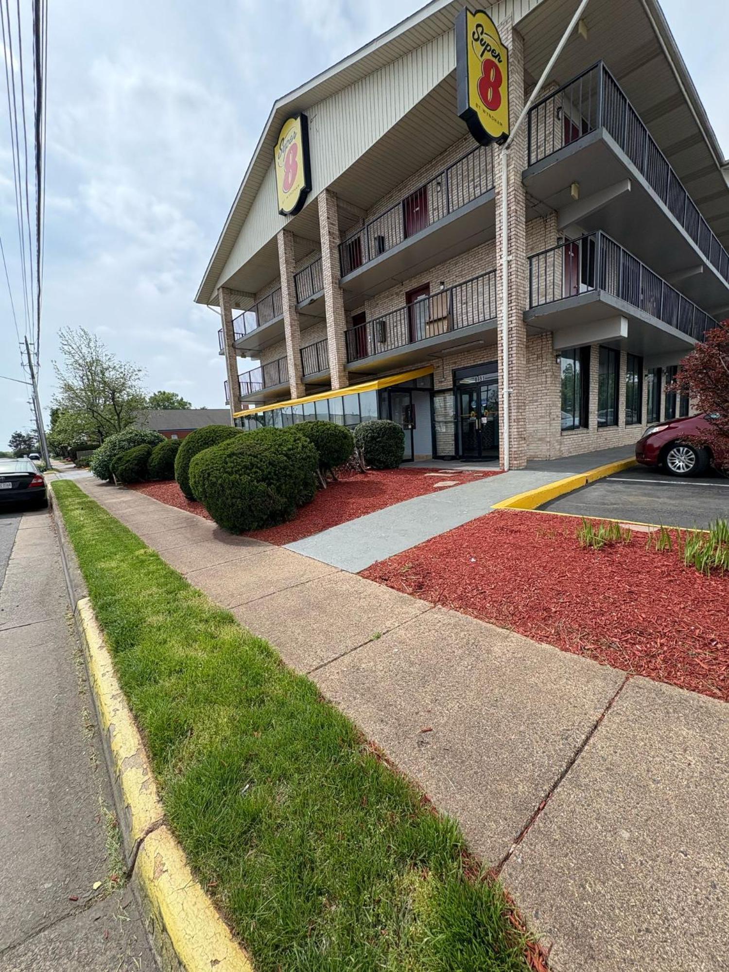 Super 8 By Wyndham Manassas Hotel Eksteriør billede
